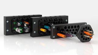 Mit der Skintop Multi-M lassen sich die Leitungen besonders platzsparend anordnen. (Lapp)