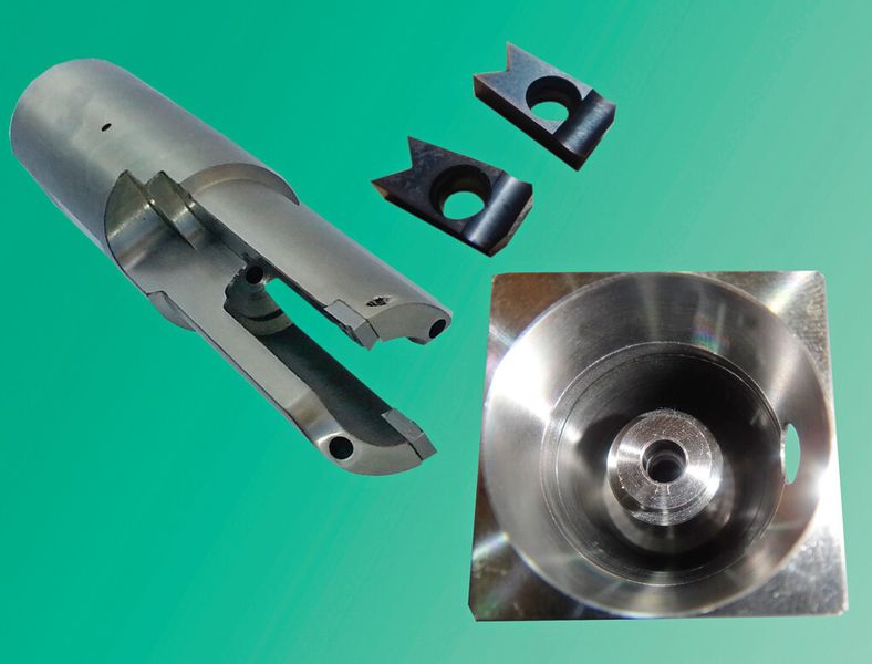 Bild 2: Das spezielle Auskammerwerkzeug hat 28 mm Durchmesser und ist mit zwei auswechselbaren, 5 mm breiten Schneidplatten ausgerüstet. (Bild: Vegu/Feri)