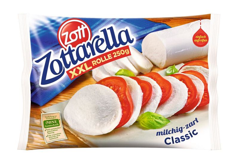 Borealis, BASF, Südpack und Zott stellen Prototypen einer Lebensmittelverpackung aus 100 Prozent recyceltem Material vor. (Bild: Zott)