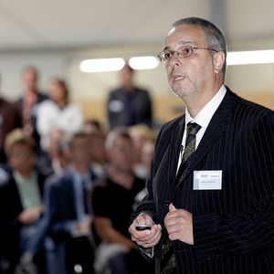 Siemens-Motoren-Entwicklungsleiter Fred Hochbrückner: „Höhere Wirkungsgrade erreichen wir beispielsweise durch neuartige Kupferläufer, die noch nie da gewesene Optimierungen im Aufbau ermöglichen.“ Bilder: Qualityphoto