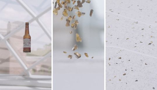 (Bodenbeläge aus recycelten Budweiser-Flaschen in den Büros von Capital C in Amsterdam. Bildquelle: Aectual)