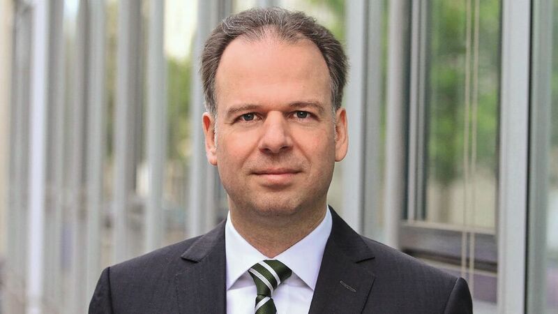 Dr. Ingo Blöink ist seit Juli 2022 Vice President of Sales in Deutschland von Audatex Autoonline, einem Unternehmen der Solera-Gruppe. Zuvor war er als Chief Operating Officer und Chief Financial Officer von Valu-X tätig und wirkte als freiberuflicher Unternehmensberater in der Versicherungs- und Mobilitätsbranche.