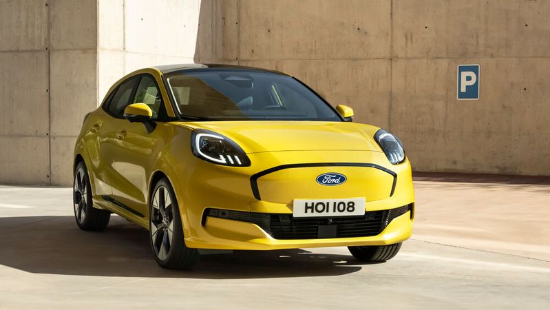 Fast wie ein kleiner Mustang Mach-E: Die geschlossene Front weist deutlich auf den E-Antrieb des Puma Gen-E hin.(Bild:  Ford)