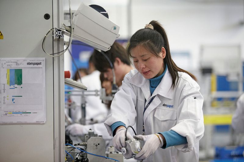 Den Studienergebnissen zufolge, liegt das größte Potenzial für den deutschen Maschinenbau in China im mittleren Technologiesegment. (ebm papst)