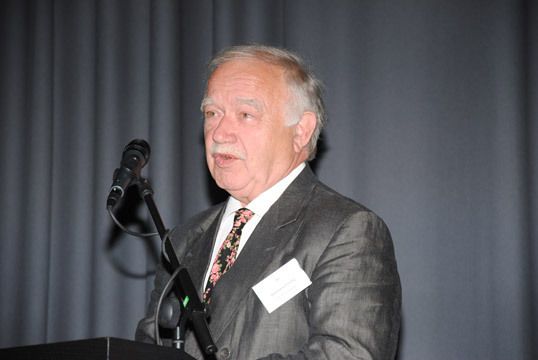 Lebhafte Erinnerung an die Zeit mit Rudolf Schüssler: ZDK-Ehrenpräsident Bernhard Enning. (Archiv: Vogel Business Media)