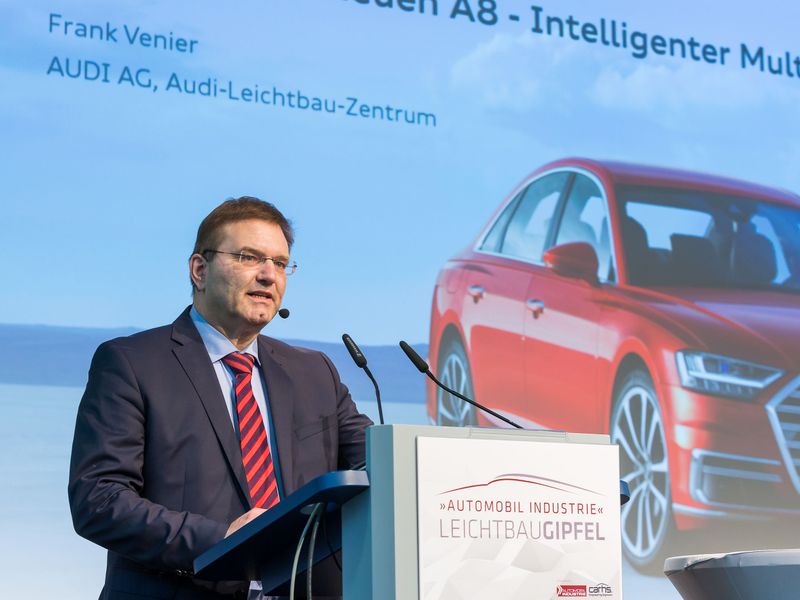 Frank Venier vom Audi-Leichtbau-Zentrum startete den diesjährigen »Automobil Industrie« Leichtbau-Gipfel mit einer Keynote über die Multimaterialbauweise im neuen A8 und die vierte Generation des „Audi Space Frame“. (Stefan Bausewein)
