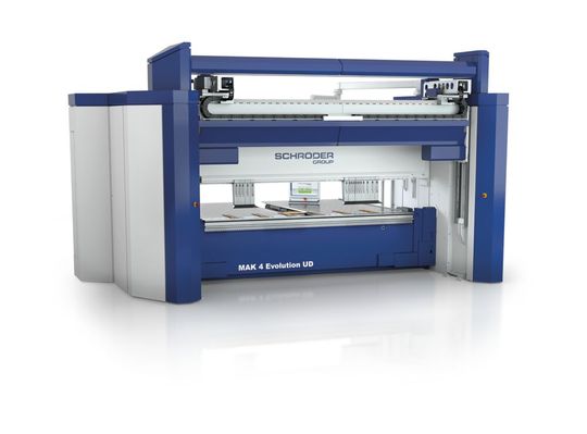 Highlight auf der Euroblech 2024: Mak 4 Evolution UD mit Robotermodul in der Steuerung.(Bild:  Schröder Group)
