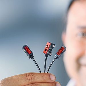 Die O200-Serie ist nicht nur besonders fremdlichtsicher, sondern schafft dank kompakter Bauform grosse Freiheiten für das Maschinendesign. (Bild:  Baumer)