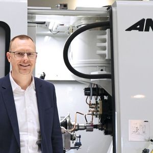 Martin Winterstein, neuer Vertriebsleiter der Anca Europe GmbH: «Ich freue mich auf die Arbeit bei einem global führenden Unternehmen in der Zerspanungsindustrie. In der Branche ist Anca bekannt für Präzision und Performance. Nicht zuletzt auch wegen meiner langjährigen Erfahrung in der europäischen Fertigungsindustrie sehe ich gerade hier grosses Potenzial und Wachstumschancen für Anca. Europa ist eine Hightech-Region mit einzigartigen Kundenbedürfnissen – und Anca verfügt über das Knowhow, um Werkzeugherstellern die passenden Premium-Lösungen zu bieten.»