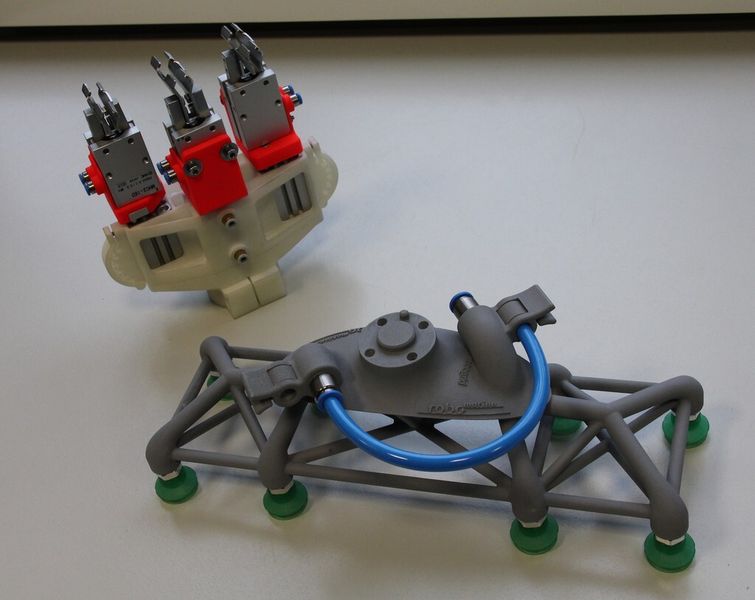 Robomotion konstruiert Mehrfachgreifer und Spreizgreifer fertigungsgerecht für den 3D-Drucker. (Bild: Michel)
