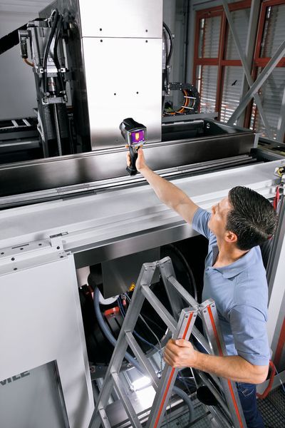 Gefährliche Schwachstellen in Schaltschränken können thermografisch geprüft werden. Bild: Testo (Archiv: Vogel Business Media)