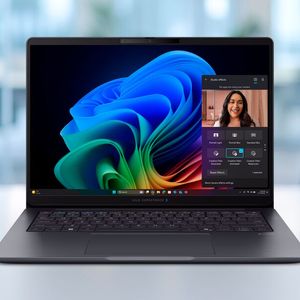 Das 14-Zoll-Modell BM3406 wiegt ab 1,41 kg und ist damit rund 340 Gramm leichter als das BM3606. Die Microsoft-Studio-Effekte gibt es nur mit den Ryzen-AI-Prozessoren.(Bild:  Asus)