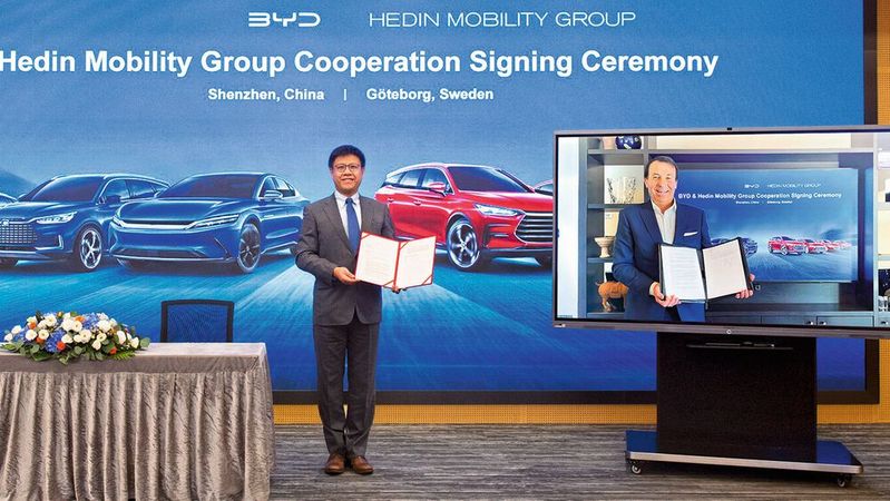 BYD und Hedin Mobility – Händlervertragsunterzeichnung auf chinesisch. BYD und Hedin Mobility – Händlervertragsunterzeichnung auf chinesisch.