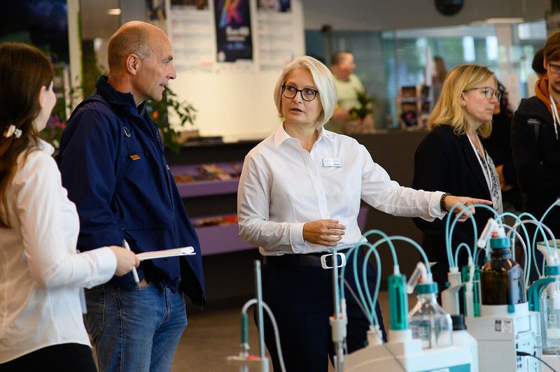 Die Experten von Metrohm beraten u. a. zu Autotitratoren und weiteren Laborgeräten.   Mehr Infos zu den kommenden LAB-SUPPLY-Messen finden Sie auf www.lab-supply.info (Bild: Stefan Stark)