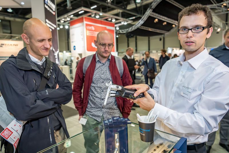 Die zweite Swiss Medtech Expo ging erfolgreich zu Ende. Spezialistinnen und Spezialisten aus der Medizintechnik nutzten die Fachmesse für den Wissensaustausch und die Netzwerkpflege. Höhepunkt der Swiss Medtech Expo war die Lancierung des digitalen Treffpunktes Medtech.plus. (Impressionen von der Swiss Medtech) (Messe Luzern / Christoph Arnet)