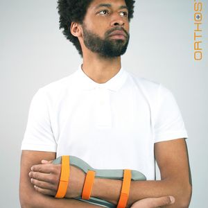 Die orthopädische Handschiene Orthostruct ist speziell für die massenhafte Patientenversorgung in Entwicklungsländern, Krisen- und Katastrophengebieten entwickelt.