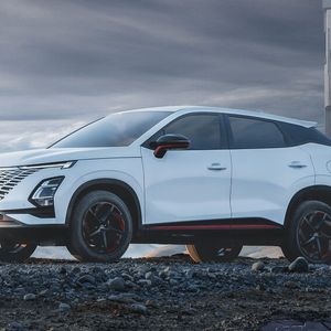 Das erste Modell, der Omoda 5, ist ein 4,40 Meter langer Crossover. Er kommt zunächst als Verbrenner für unter 30.000 Euro...(Bild:  Chery)