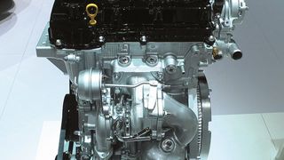 Typisch für moderne Turbomotoren – hier der Suzuki-Boosterjet-Dreizylinder– sind die ins Gehäuse integrierten Abgaskrümmer.  (Foto: Rosenow)