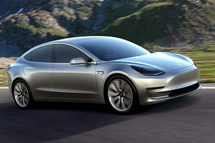 Der Elektroautohersteller Tesla hat sein erstes strombetriebenes Fahrzeug für den Massenmarkt vorgestellt. (Tesla)