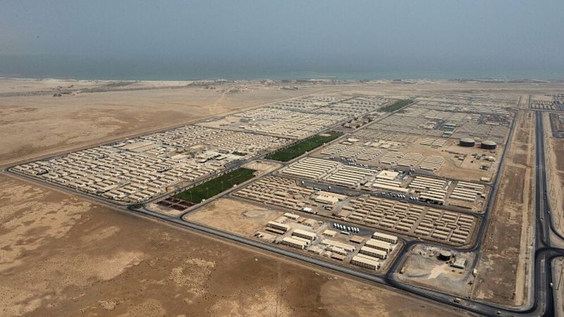 Gigantische Ausmaße: Das 18 Milliarden Dollar teure GTL-Werk in Katar, das Shell zusammen mit Qatar Energy betreibt, produziert rund 4,8 Millionen Liter Grundöl – pro Tag. (Foto: Shell)