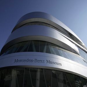 Daimler Zentralisiert Vertrieb Und Service In Stuttgart