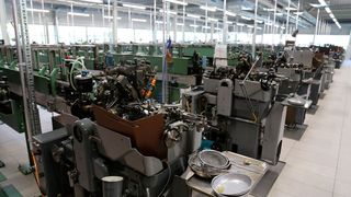 Entreprise typique de l'Arc jurassien, large atelier de production où la main d'oeuvre se raréfie, mais où la rentabilité reste bonne. (JR Gonthier)