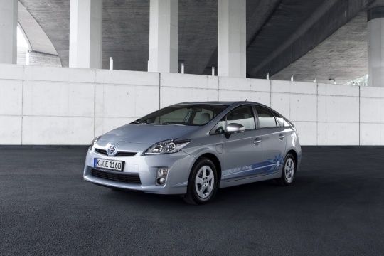 Von außen unterscheidet sich der Plug-in-Prius nicht von seinem herkömmlichen Bruder – außer durch die Ladestation am linken Kotflügel. (Archiv: Vogel Business Media)