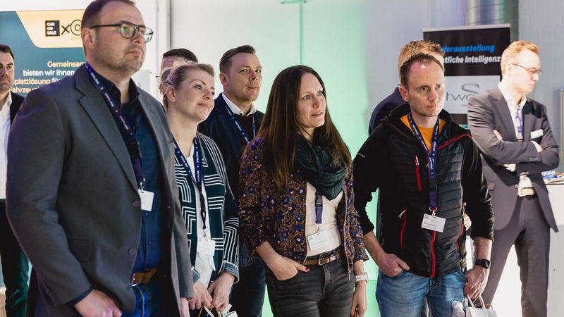 Die Teilnehmer schätzten es, sich in kleineren Gruppen informieren zu können. Die moderierten Führungen waren schon im Vorfeld des Kongresses binnen weniger Tage ausgebucht. (Bild: Stefan Bausewein)