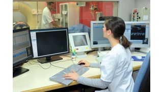 Ausgangspunkt jeder IT-gestützten Behandlung in der Klinik ist das Krankenhaus-Informationssystem (KIS). Es führt die Stammdaten von Patienten, ist Basis für die Abrechnung und stellt Leistungsanforderungen an die bildgebenden und diagnostischen Systeme. (©auremar - stock.adobe.com)