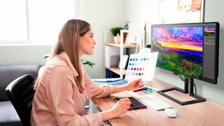 Das 27-Zoll-IPS Panel im Philips 27B1U7903 verfügt über eine Mini-LED-Hintergrundbeleuchtung und ist damit für DisplayHDR 1400 zertifiziert. (Bild: Philips)