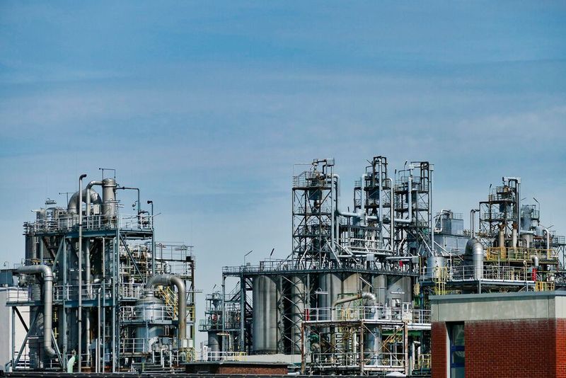 Der Gesamtumsatz der Petrochemikalien und Derivate lag im Jahr 2021 in Deutschland bei 58,88 Milliarden Euro. (Quelle: Destatis, VCI) (Bild: gemeinfrei/Talpa auf Pixabay )