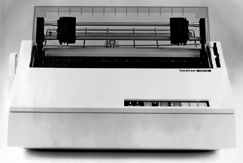 Mit dem Modell HR-15 führte Brother 1983 den Typenraddrucker ein. Eine Technologie, die heute nur noch die wenigsten kennen drüften. (Brother)