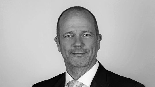 Dr. Thomas Laux ist Lehrgangsverantwortlicher/Dozent NDS Gebäudeinformatik/HF Gebäudetechnik mit Schwerpunkt Gebäudeinformatik an der sfb Höhere Fachschule für Technologie und Management. Dr. Thomas Laux ist Lehrgangsverantwortlicher/Dozent NDS Gebäudeinformatik/HF Gebäudetechnik mit Schwerpunkt Gebäudeinformatik an der sfb Höhere Fachschule für Technologie und Management.