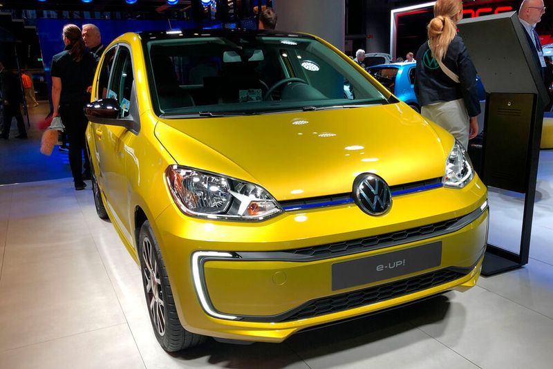 Außerdem am VW-Stand zu sehen: der neue E-Up. (Seyerlein/»kfz-betrieb«)