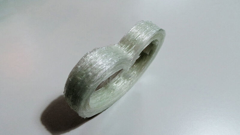 Per 3D-Fiberprinter hergestellte Probe mit eingearbeiteten Endlosfasern aus Glas. (Bild: Fraunhofer IPA)