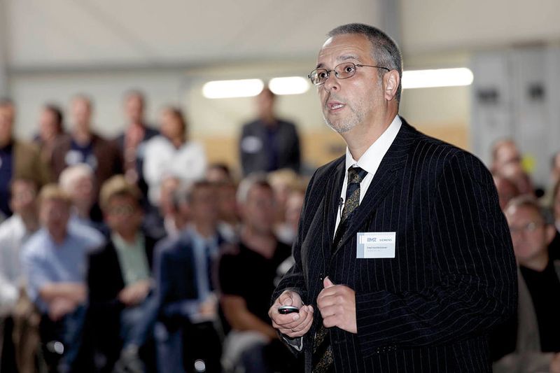 Siemens-Motoren-Entwicklungsleiter Fred Hochbrückner: „Höhere Wirkungsgrade erreichen wir beispielsweise durch neuartige Kupferläufer, die noch nie da gewesene Optimierungen im Aufbau ermöglichen.“ Bilder: Qualityphoto (Archiv: Vogel Business Media)