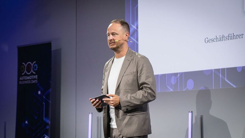 Moderiert wurden die Veranstaltung von Radiomoderator Tobi Grimm. (Bild: Stefan Bausewein)