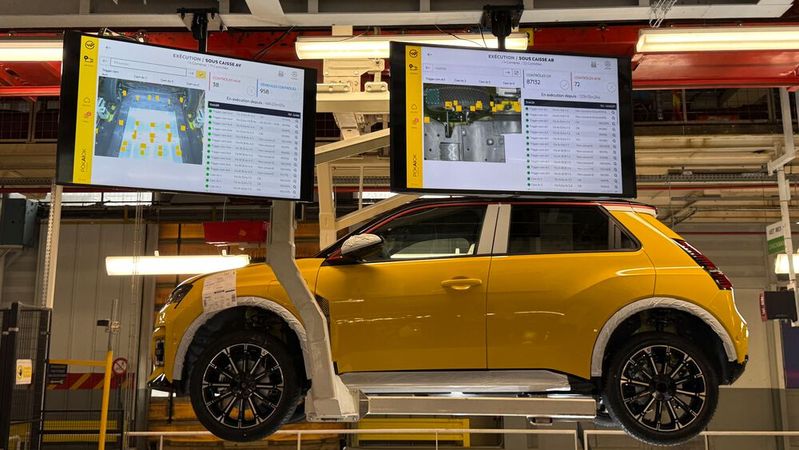 Der elektrische Renault 5 bei der Endkontrolle(Bild:  Daniel Killy/SP-X)