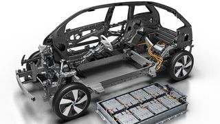 Carbon-Einsatz bei Sport- statt E-Autos: Das aus der Produktion des BMW i3 übrig gebliebene CFK-Vlies, wird nun bei den Radlaufblenden des neuen John Cooper Works GP verwendet. (Herteller)