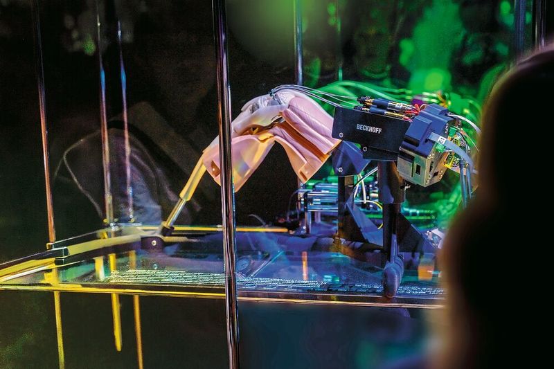 The surgical robot developed at the University of Basel as part of the Miracle II project was also a highlight at the 2025 World Expo in Osaka, Japan. (Image:University Hospital Basel: Kai-Marie Schimanski, Carl-Victor Krüger and Aidan Alberola)