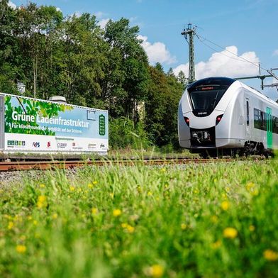 Im Norden von Bayern will man den Schienenpersonennahverkehr bis 2040 dieselfrei gestalten.  (Bild: DB)