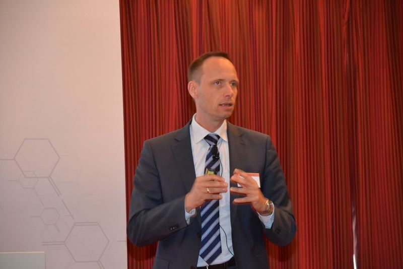 Arne Schulle von Baerlocher berichtete über Rohstoffmärkte und ihr Einfluss auf Geschäftsmodelle und Investitionsverhalten aus Perspektive eines internationalen Mittelständlers. (Bild: PROCESS / Geipel-Kern)