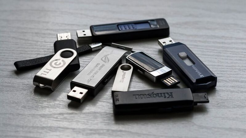 USB ist eine ziemlich nützliche Erfindung. Über die Namensgebung kann man sich allerdings noch unterhalten.