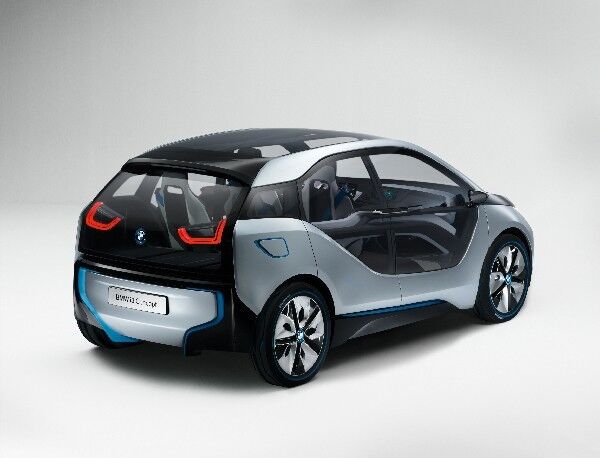 BMW wird Ende 2013 mit dem BMW i3 ihr erstes Serienfahrzeug auf den Markt bringen, das von Grund auf für den Elektrobetrieb entwickelt wurde. (Bild: BMW)