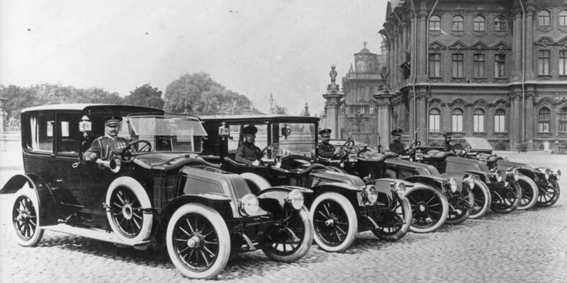 Historische Renault-Fahrzeuge in Russland im Jahr 1912. (Renault)