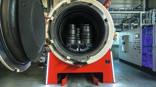 Aufnahme einer beladenen Gasnitrieranlage. (Bild: Härtha Group)