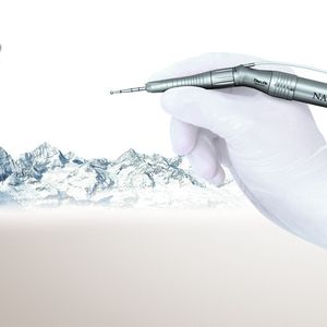 Bien-Air ist Spezialist für Medizinprodukte, die ähnlich wie Werkzeugmaschinen arbeiten, also Fräsen, Schneiden, Bohren an Zahnprothesen, Zähnen oder knöchernen Strukturen.