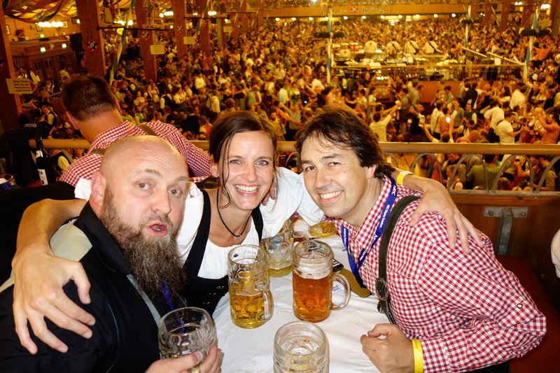 (v. l.) Patrick Schröder, Dimedis,Claudia Nüsslein, NEC, und Michael Bieser, BVcom Office (Bild: IT-BUSINESS)