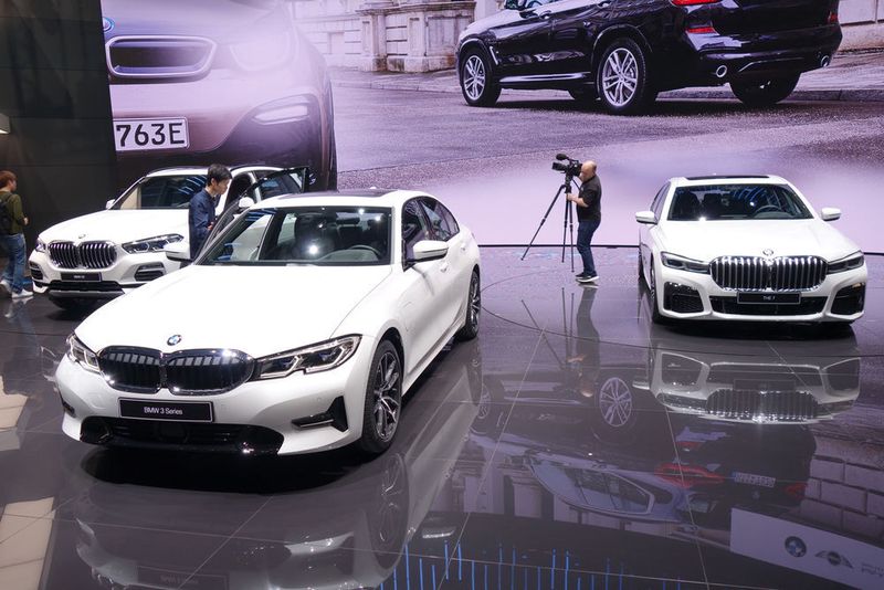 Das gilt auch für die Plug-in-Hybrid-Varianten von X5, 3er und 7er. (Wehner/»kfz-betrieb«)