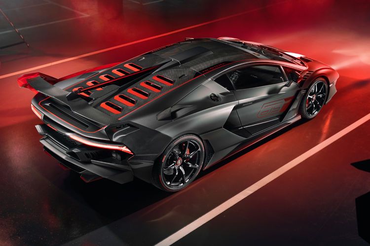 Im Heck werkelt ein 6,5-Liter-V12, der 556 kW/770 PS und 720 Newtonmeter Drehmoment leistet. (Bild: Lamborghini)